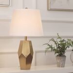 Angula – Lampe de table, métal + chapeau blanc. Sobriété et élégance pour votre intérieur.